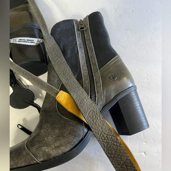 NWOB $295 Casta “Love at First Blush” Metallic Two-Tone Leather Boots 40 (US 9) - Picture 9 of 11